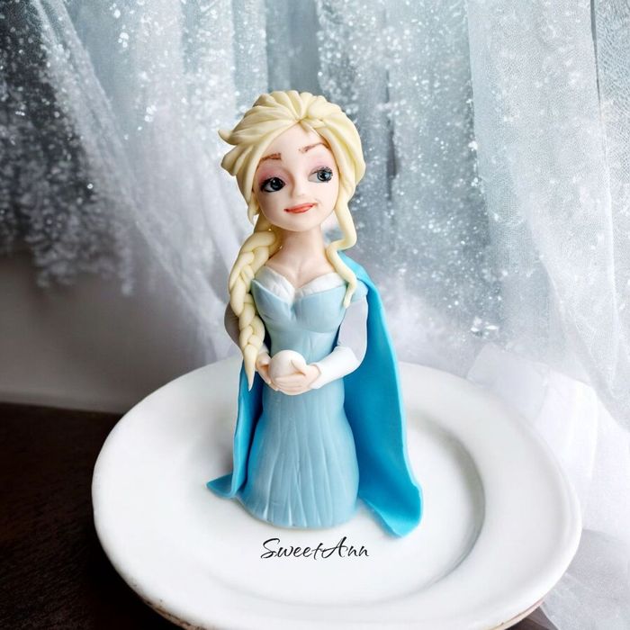 Elza Elsa figurka na tort frozen kraina lodu