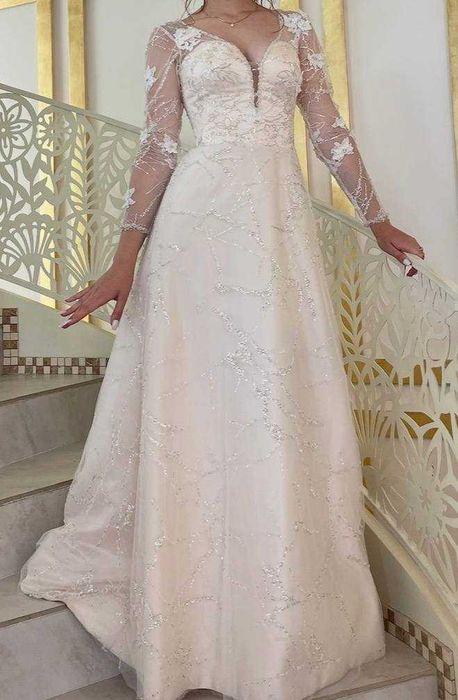 Випускна жіноча сукня