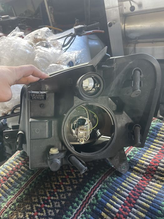 Farol direito Citroen Berlingo 2002 a 2008