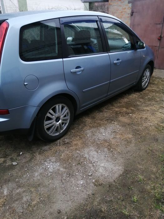 Хороший сімейний автомобіль 1 8 в доброму стані другий власник