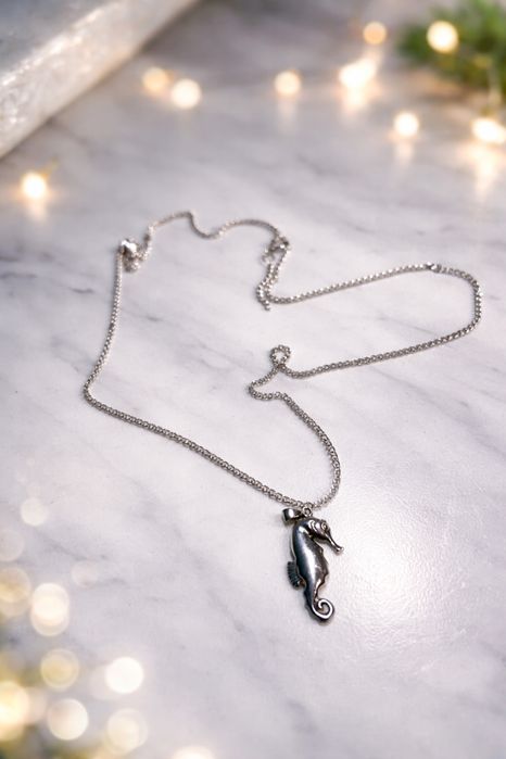 Srebrny naszyjnik 925 z uroczym konikiem morskim