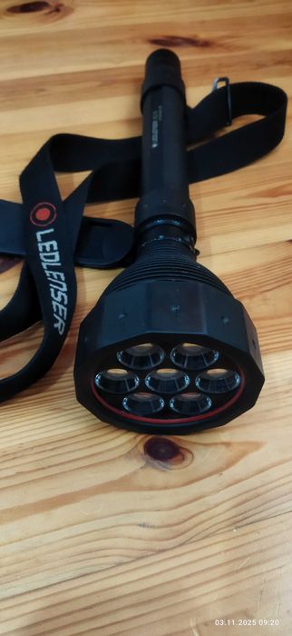 Тактический фонарь