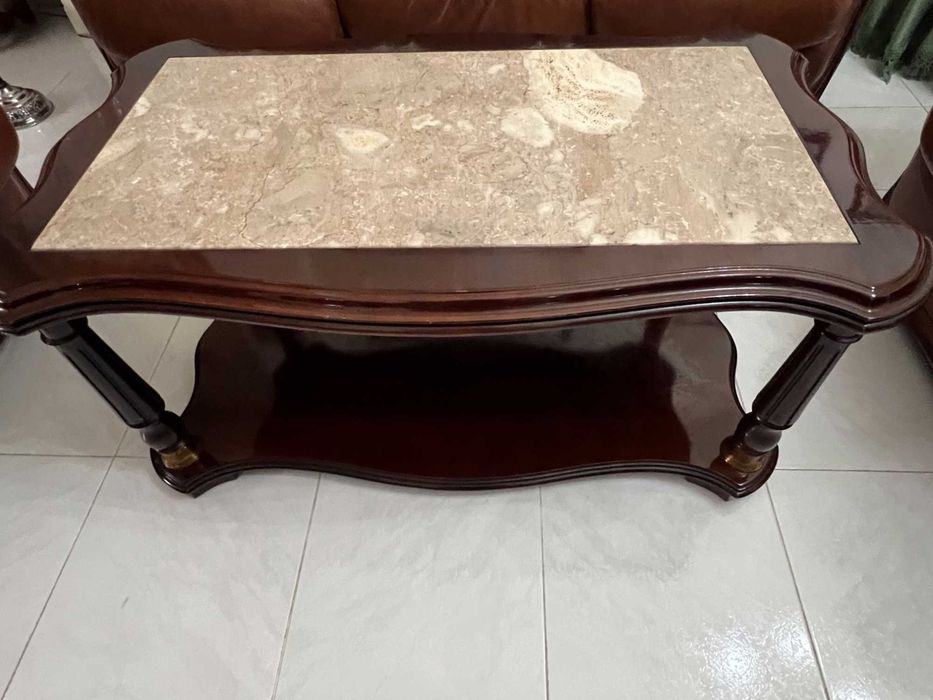 Vendo Mesa de Apoio em Mogno com Pedra Mármore