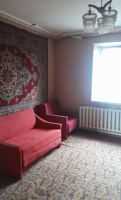 Кошманівка. Продаж окремого, добротного будинку з комунікаціями.