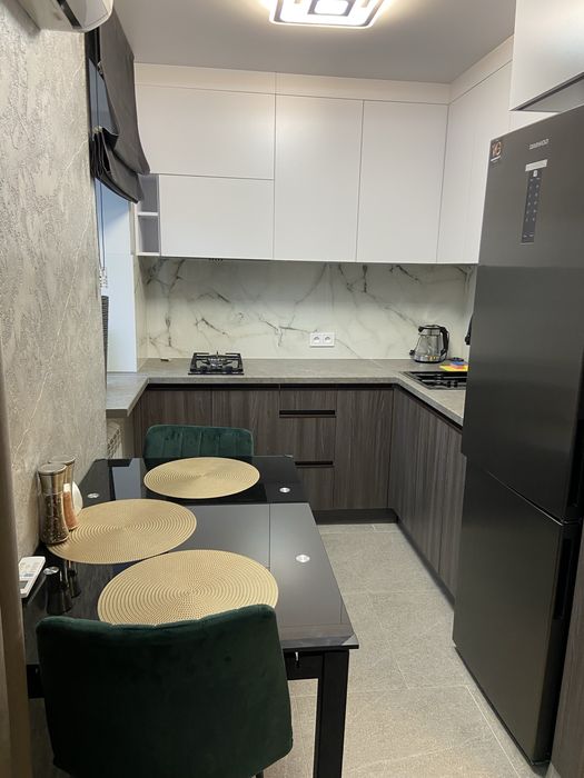 Здам  1-к командирувальним ,біля площі Володимира Великого