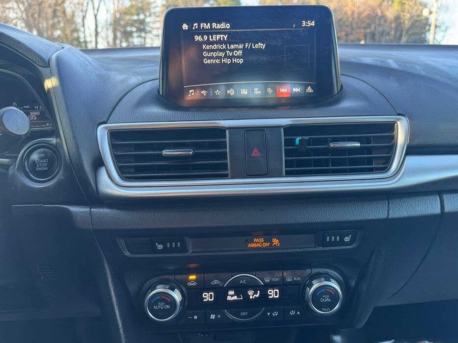 Mazda 3 Touring      2017