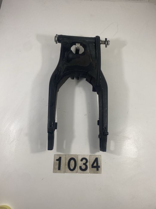 Yamaha XSR 900 Wahacz Tylny A1034