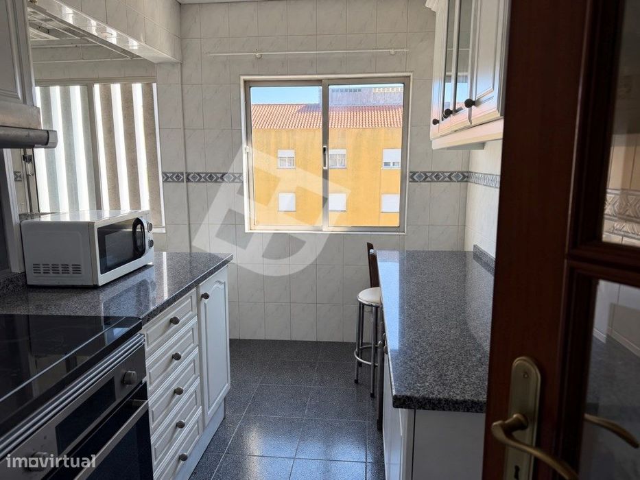 T3+1 mobilado - Arrenda-se junto à UA