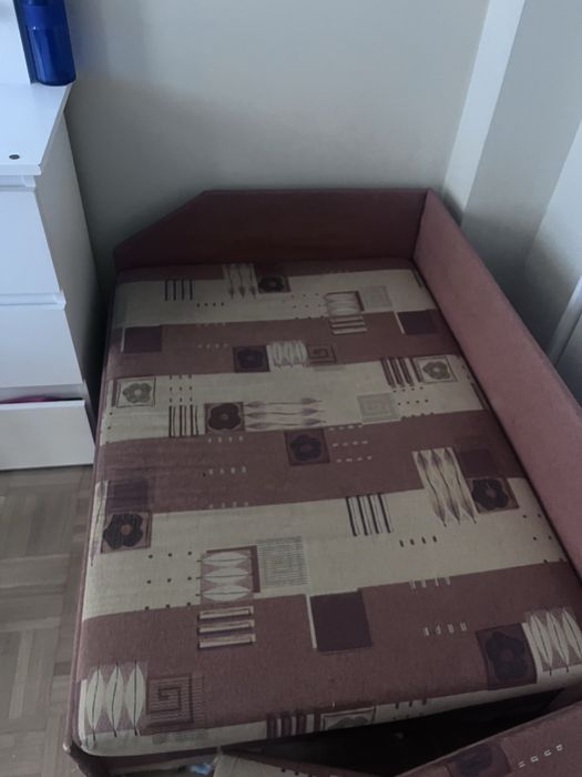 Naroznik jednoosibowy z pojemnikiem
