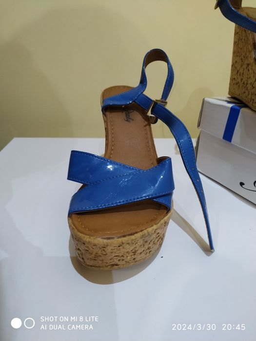 Босоніжки жіночі