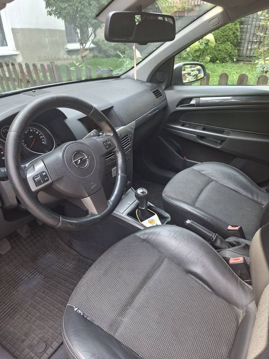 Opel Astra rocznik 2004 Bogate wyposażenie