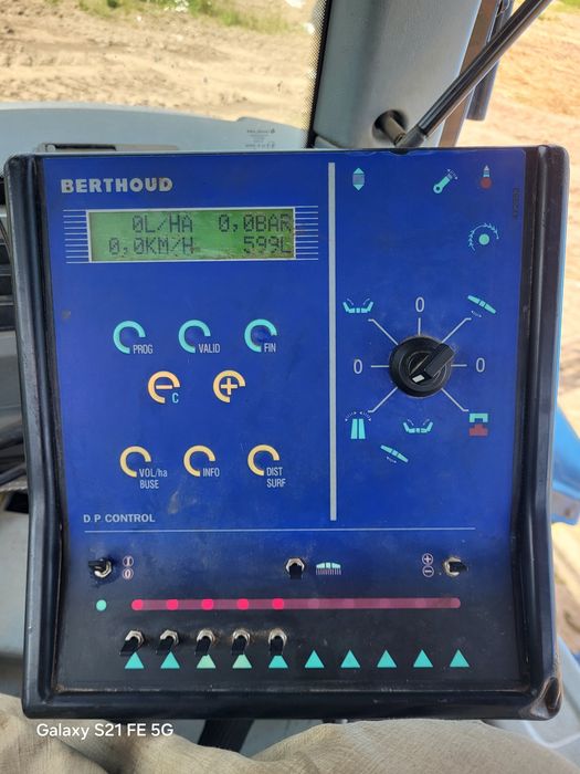 Berthoud opryskiwacz 28m 3000l +800l