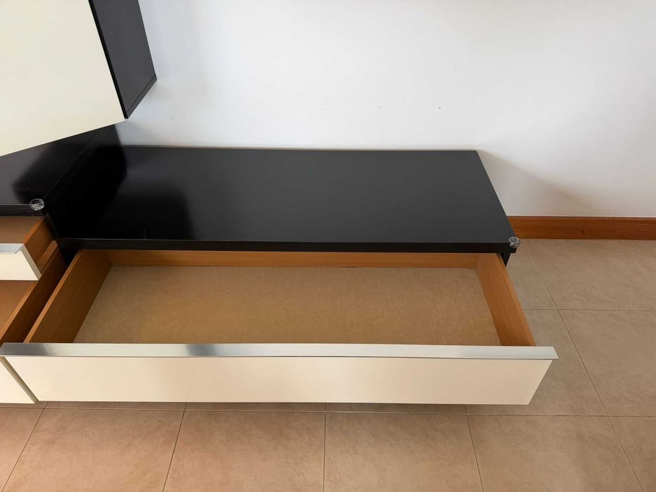 Móveis de Sala Branco e Preto