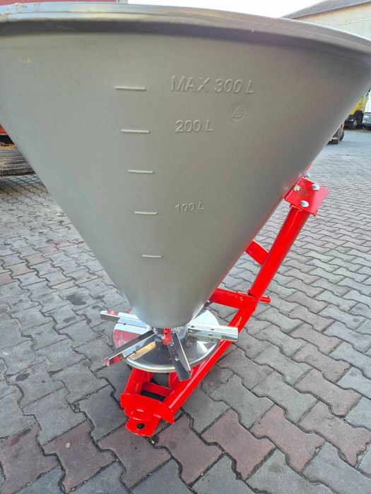 Розкидач мінеральних добрив лійка  Jar-Met оригінал гідравліка