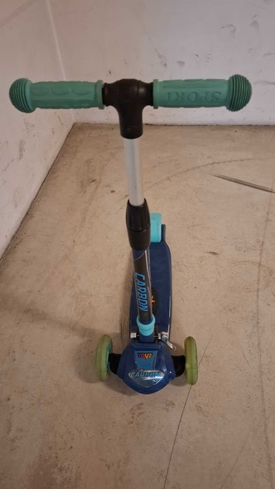 Hulajnoga trzykołowa, Toyz Carbon
