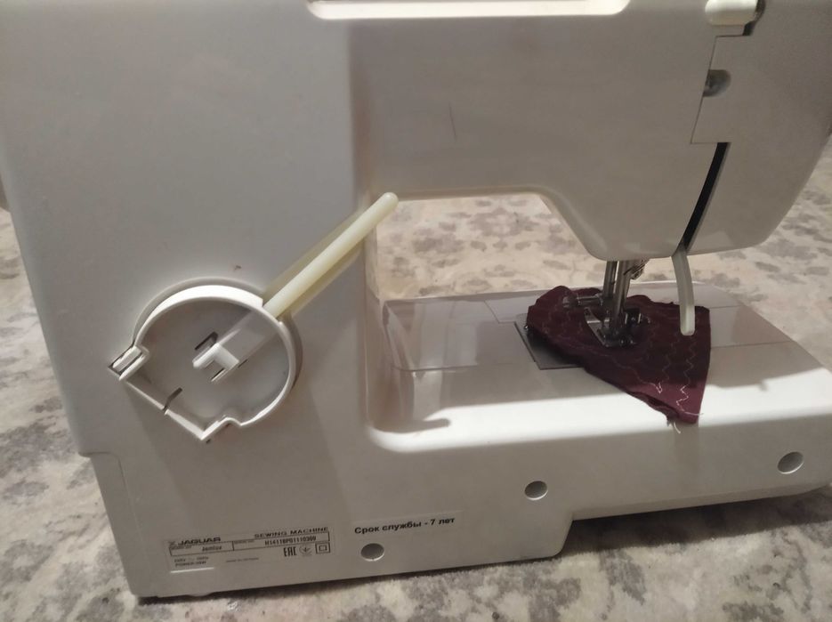 Легка і проста в користуванні швейна машинка