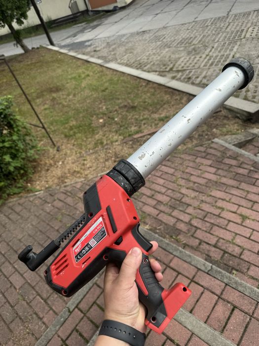 Wyciskarka do silikonu milwaukee 18v 600ml używana sprawna