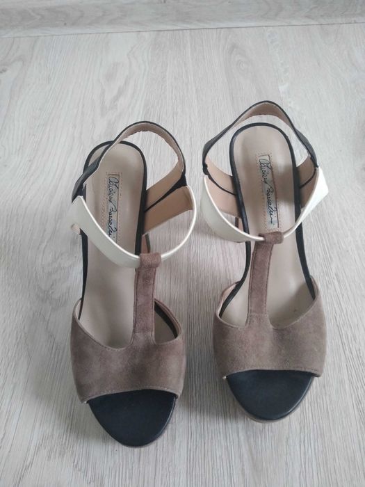 Sandały na platformie Luciano Barachini r.38