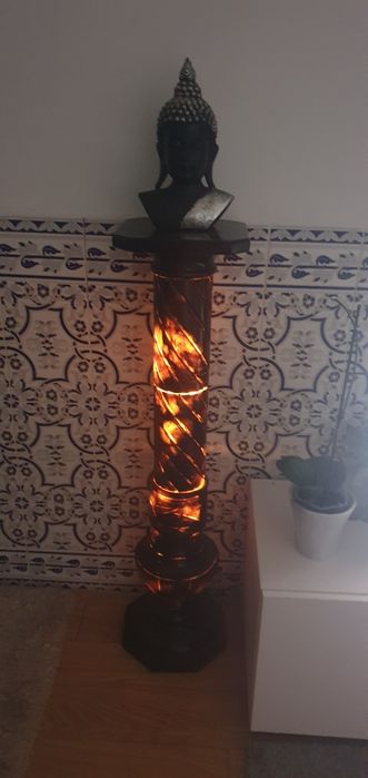 Coluna de Mármore com luz