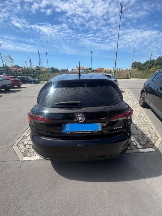 Carro fiat preto