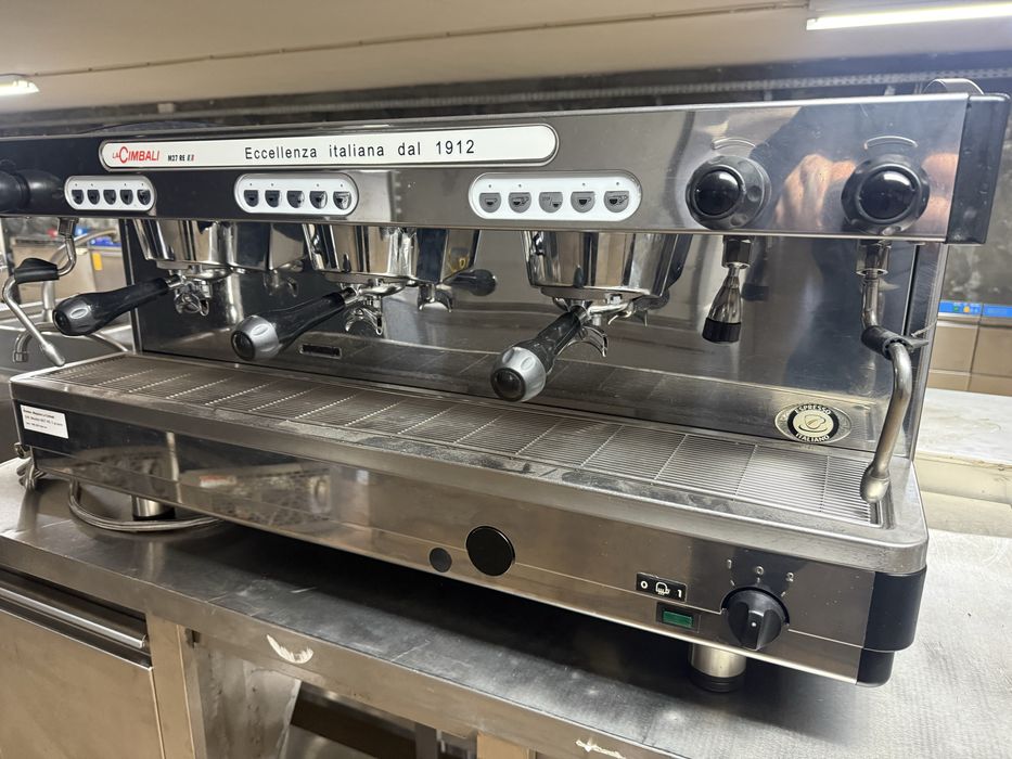 Maquina café industrial La cimbaly M27 três grupos