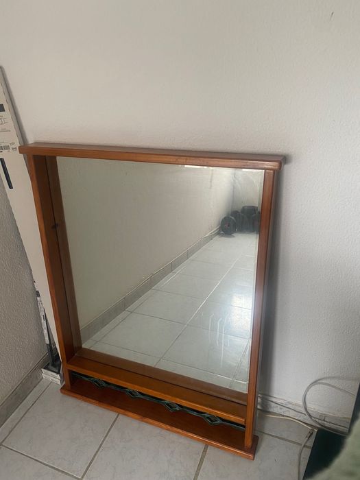 Aparador com 2 espelhos