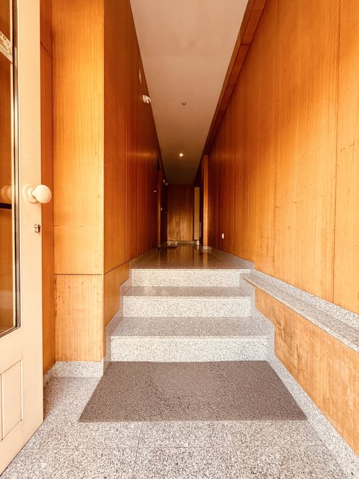 Apartamento T1 com lugar de garagem e arrumos