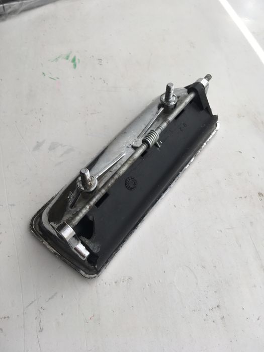 Дві зламані ручка до дверки ВАЗ-2107