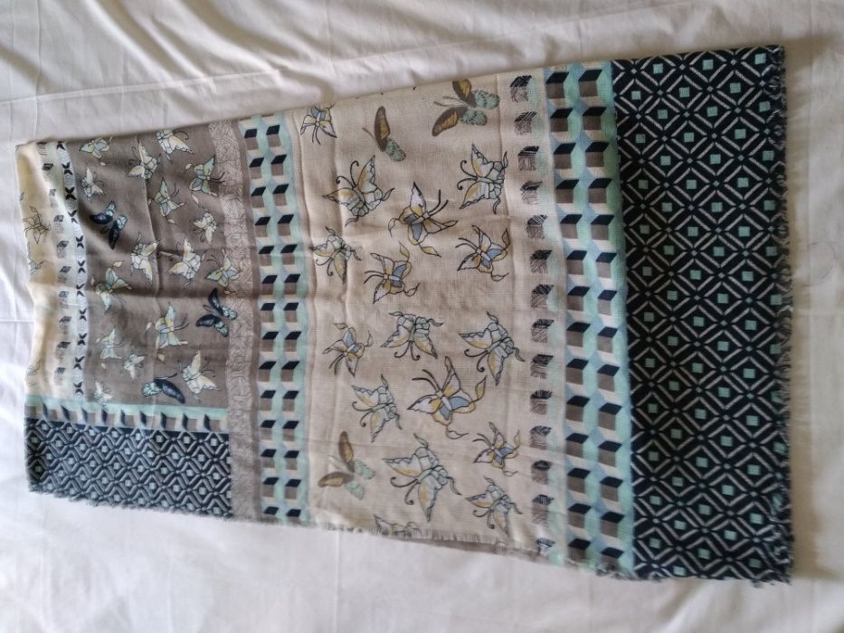 Echarpe com elementos decorativos64553258915458120