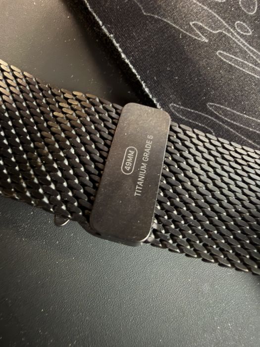 Apple Watch Ultra 3 Black Titanium Milanese Loop - M