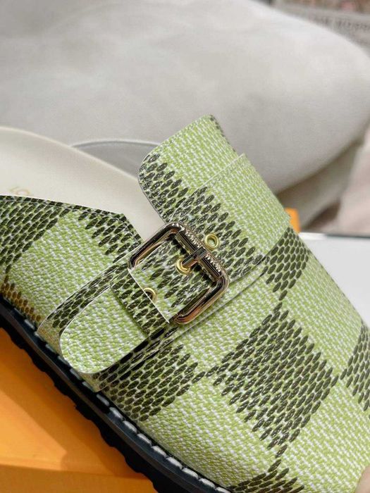 Louis Vuitton Buty, sandaly klapki, skora 180205