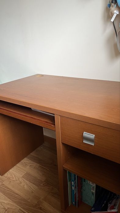 Cama/mesinhas de cabeceira e secretaria