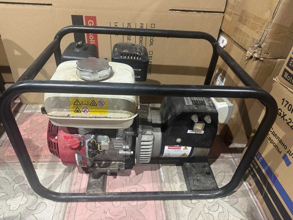 Бензиновый генератор оригинальная японская Honda 3кВт.