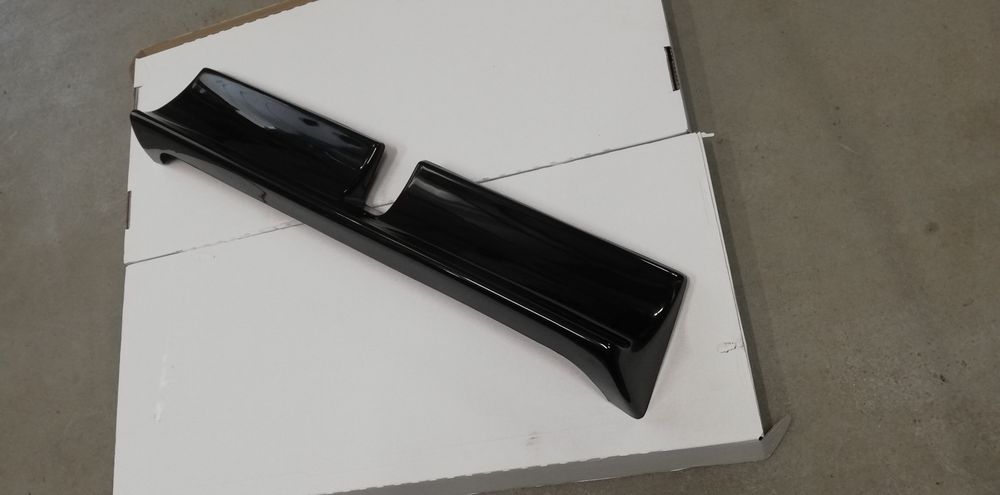Fiat 126p spojler owiewka klapy tylnej czarny mat nowa