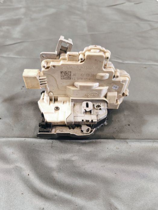 Fechadura / Fecho Porta Trás Esquerdo - 4G0839015