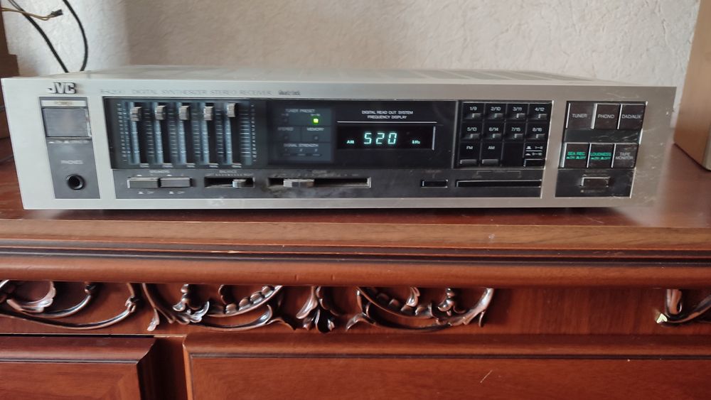 Ресивер JVC.2×40Ватт.