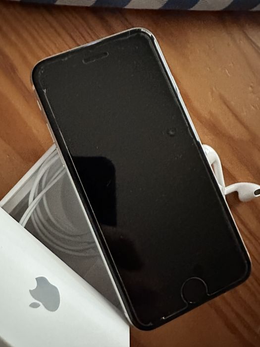 Iphone SE branco. Bom estado