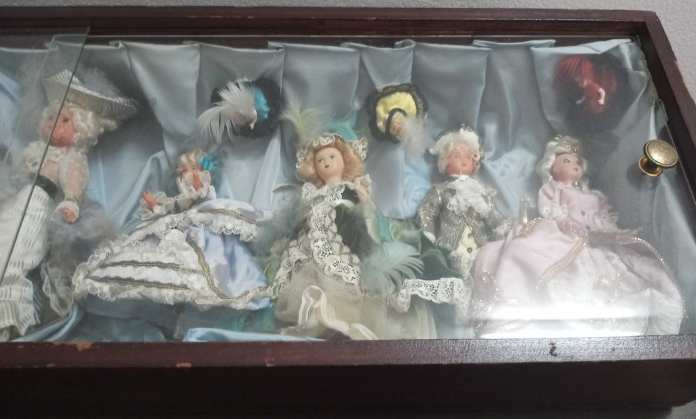 Móvel Brinquedos Bonecas Antigas Coleção