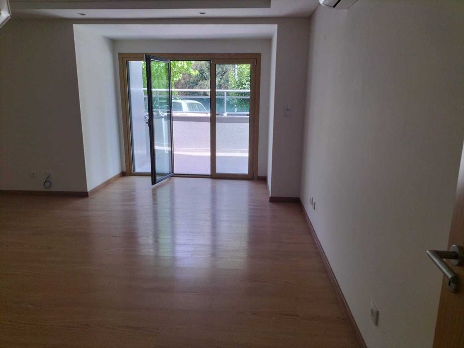 T2 Malvarosa Alverca com Terraço e Box para 6 Carros