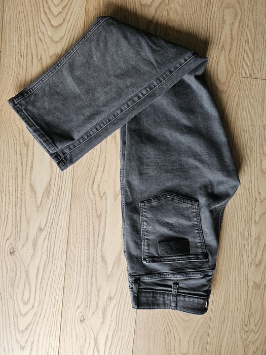 Jeansy Wrangler model Larston free to stretch W31 L30