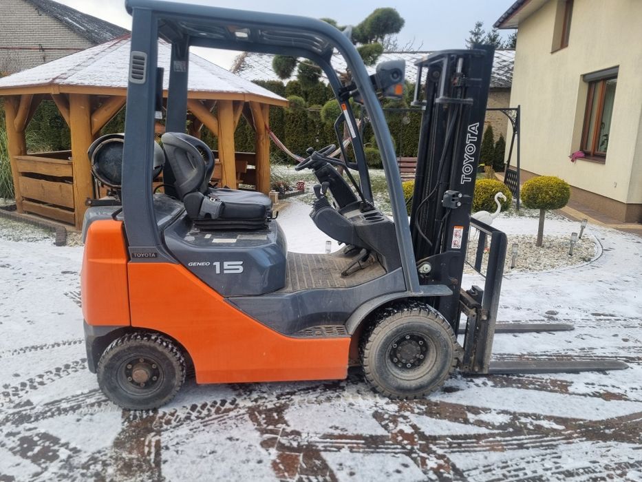 Wozek widlowy TOYOTA 8FG15