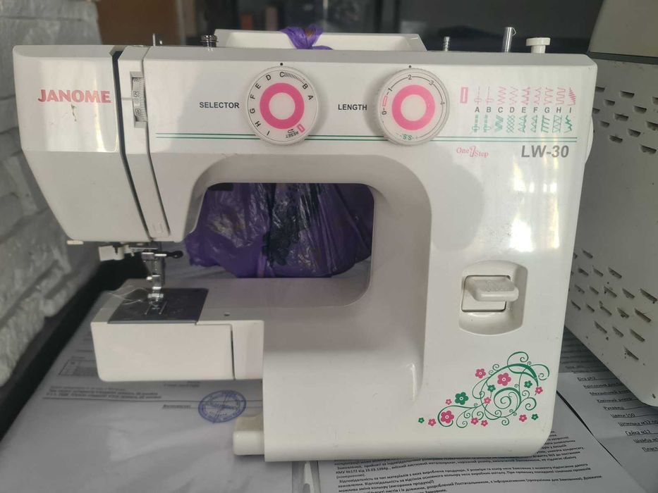 Швейна машина JANOME LW 30
