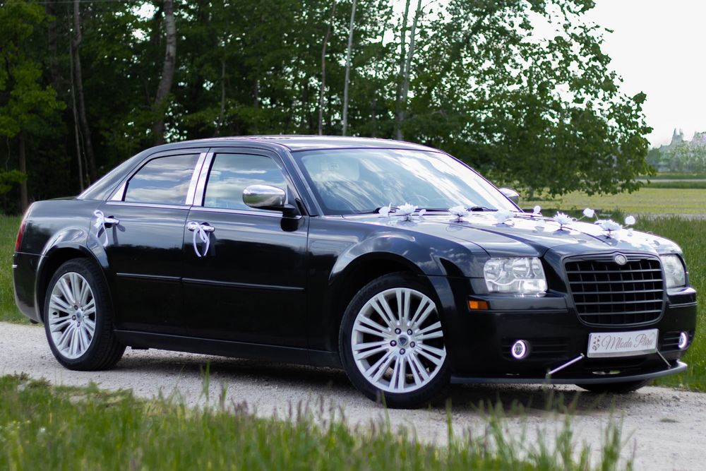 Chrysler 300C Hemi 、M5、3シリーズ Używany Chrysler 300C | Pojazd używany z kategorii Samochod