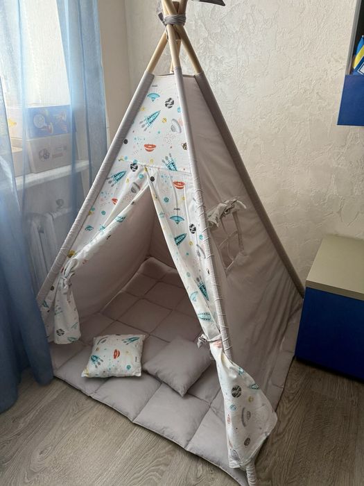 Дитячий вігвам палатка, космос, планети