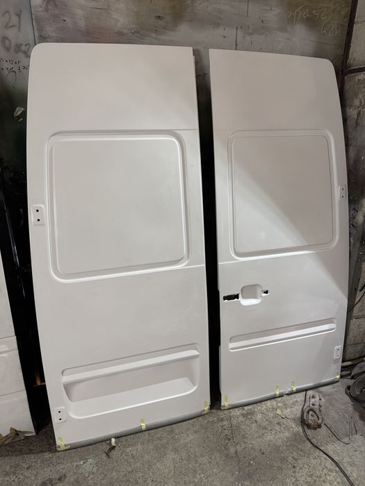 Двери задние Volkswagen LT (стекловолокно)