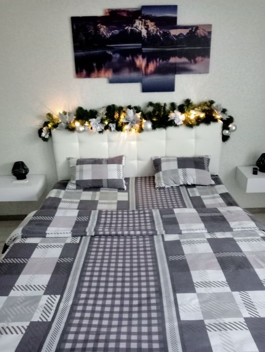 Здам подобово квартиру з великим заскленим балконо