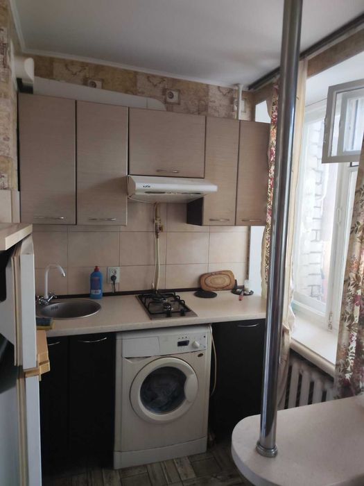 здам 1 кімн кв Ліски,1\9 цегла,ремонт,великий балкон,поруч ліс