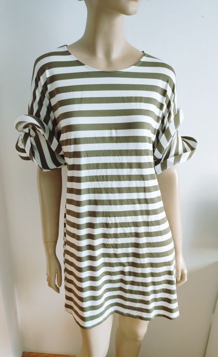 Sukienka krótki rękaw paski