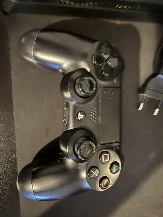 Konsola ps4 slim