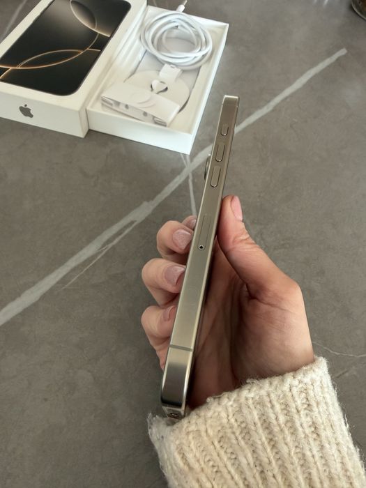 Iphone 16 pro 256 gb, gwarancja, 99% kondycja baterii